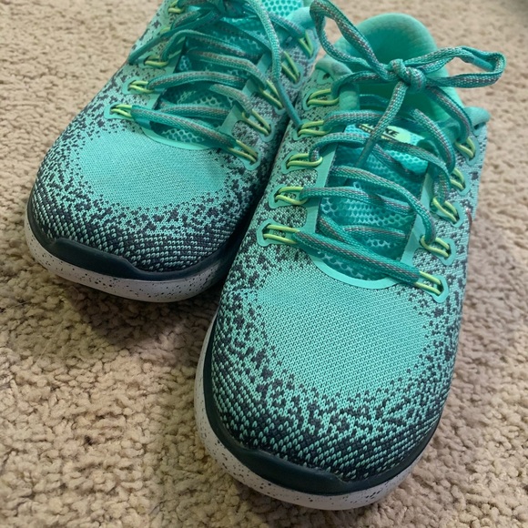 Nike Shoes - Picture 1 of 2